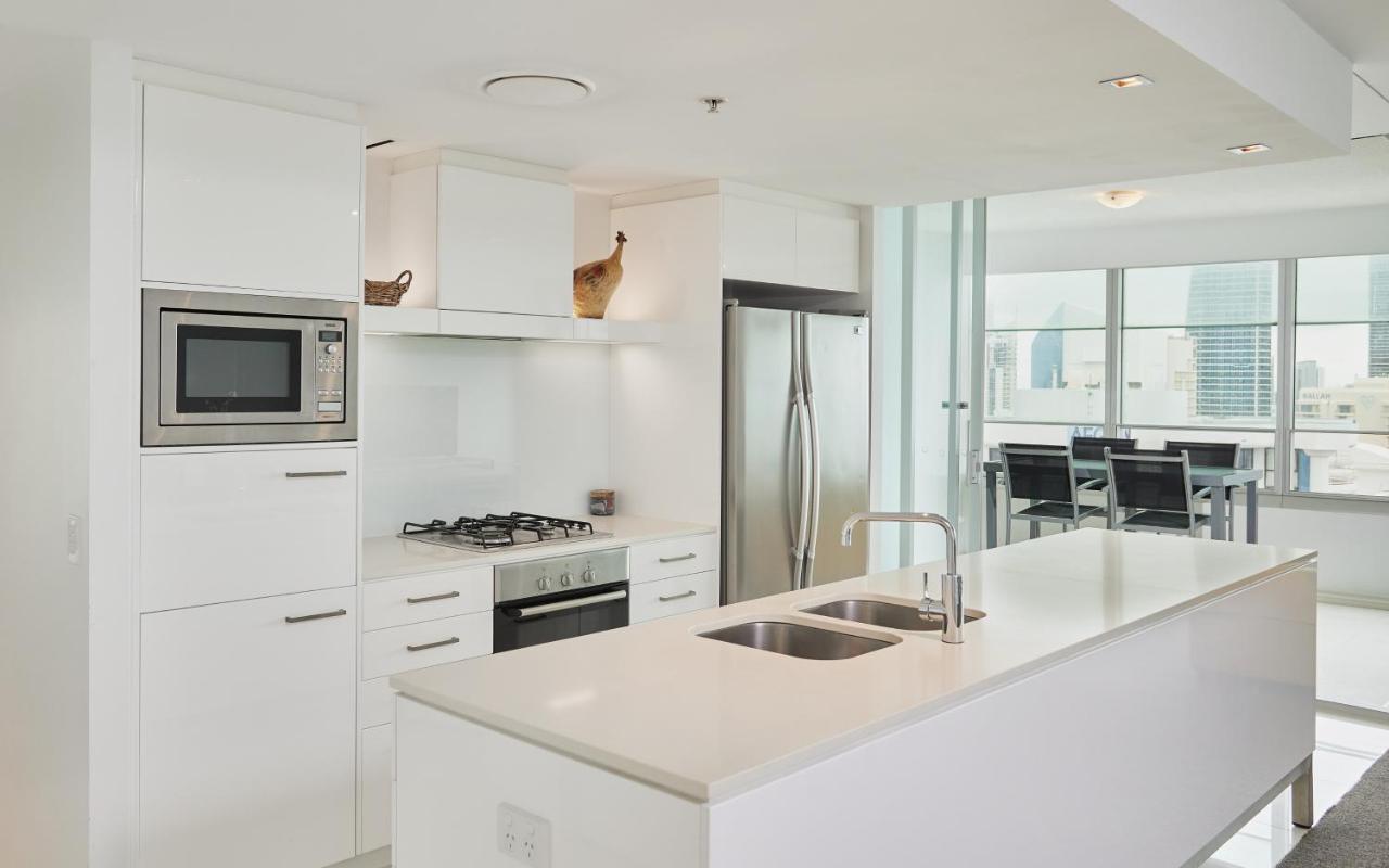 Serain Residences On 9 Hamilton Avenue Голд-Кост Экстерьер фото